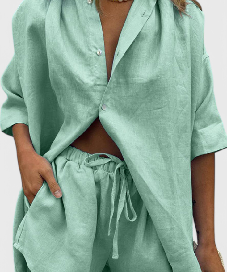 Anika Conjunto de Dos Piezas con Camisa de Botones y Pantalones Cortos con Cuerda