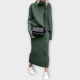 Плетен комплект с висока яка и пола