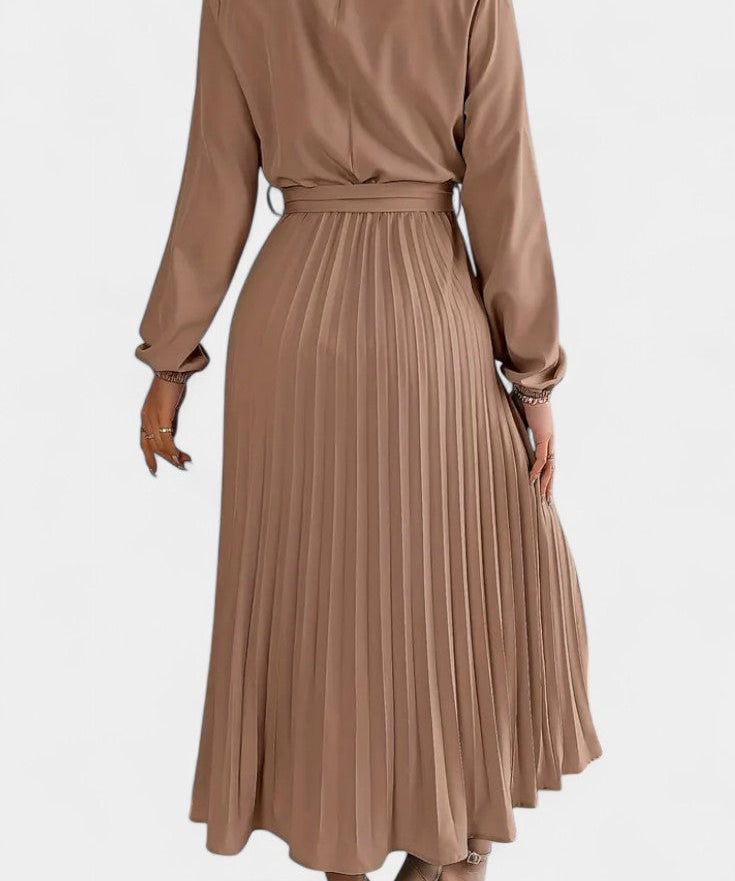 Theresa Vestido con Cuello Alto y Cinturón Plisado